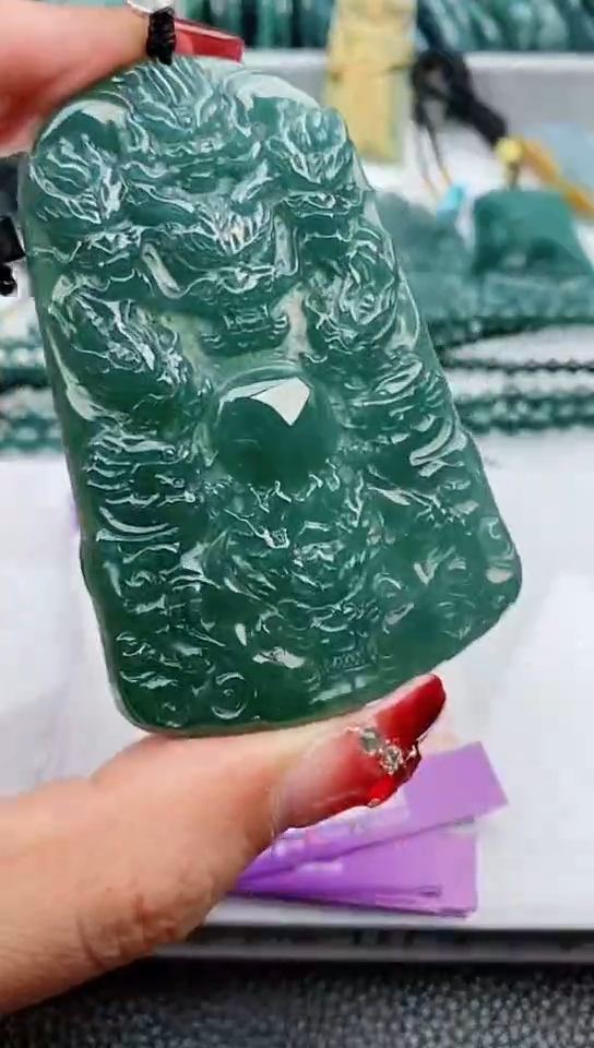 【闪购商品】翡翠颈饰未镶嵌               