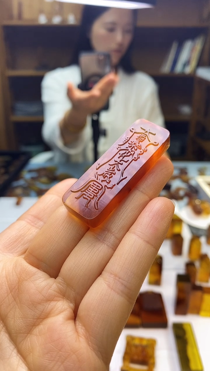 琥珀颈饰未镶嵌SN84-139（太岁雕刻件）