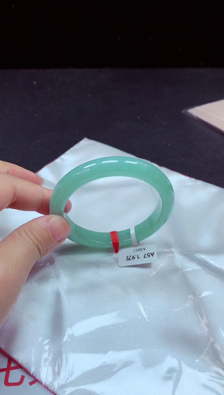 【闪购商品】翡翠手镯未镶嵌镯子56+