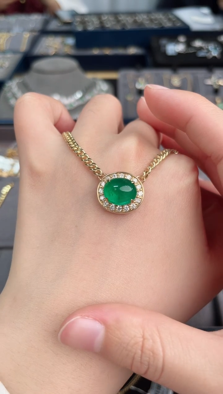 【闪购商品】祖母绿项链18K金镶嵌3.9ct