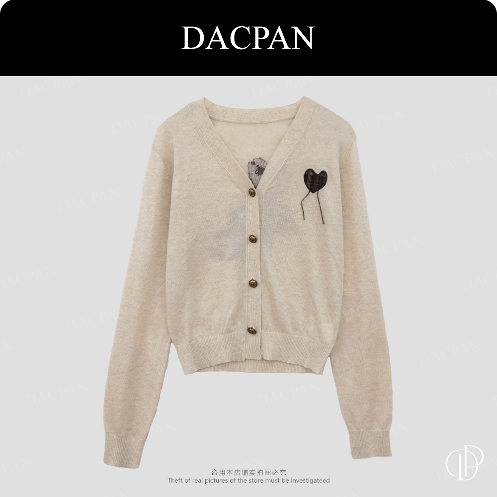 DACPAN-“淡雅清新”V领刺绣小熊针织毛衣  2025/盼·PP 522Z009