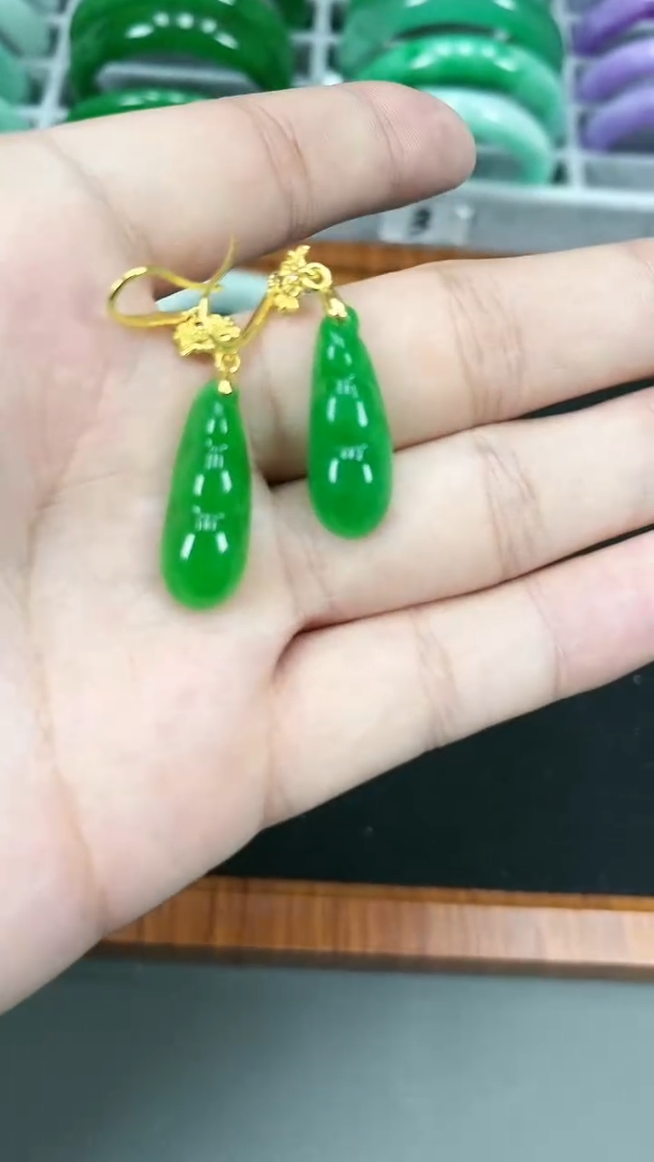 【闪购商品】砖雕s35 冰辣阳绿福豆耳钉