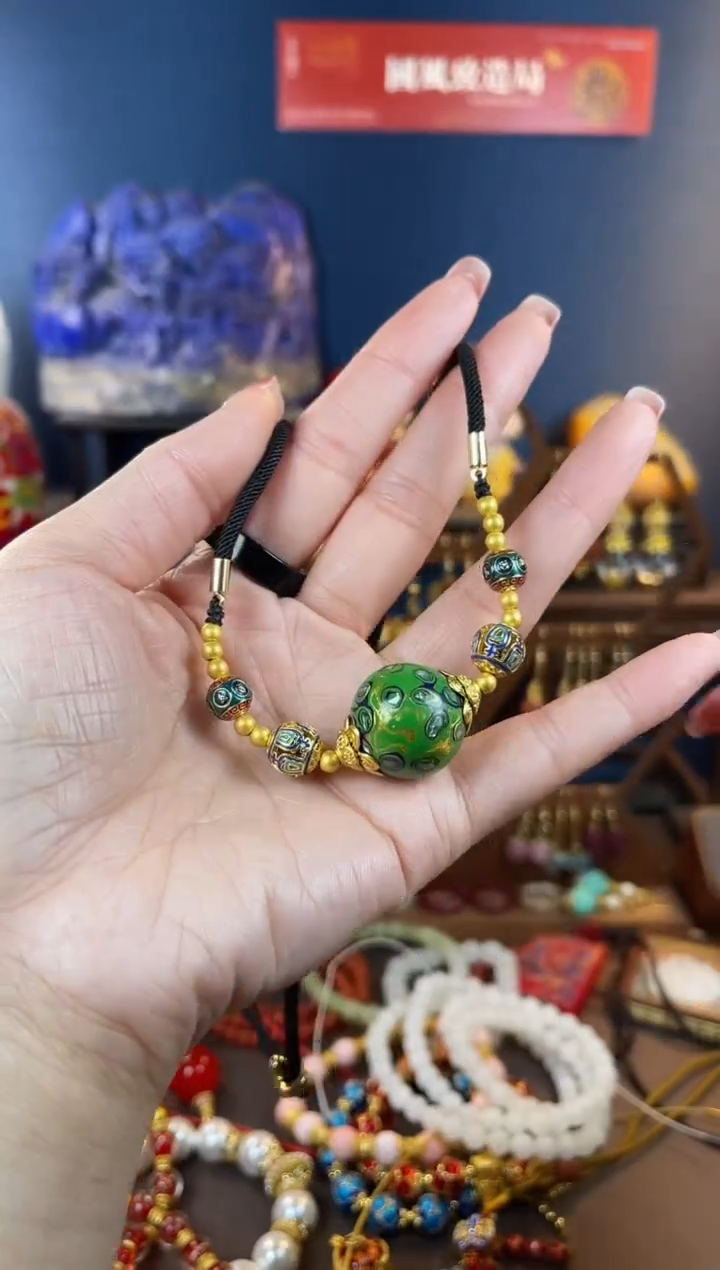 ，绿色大漆单珠吊坠