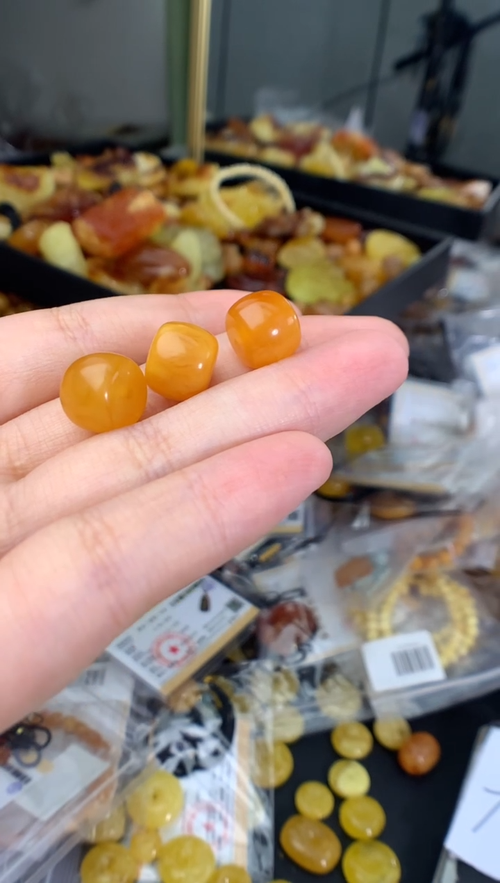 蜜蜡未镶嵌珠宝奇石多样性发一件