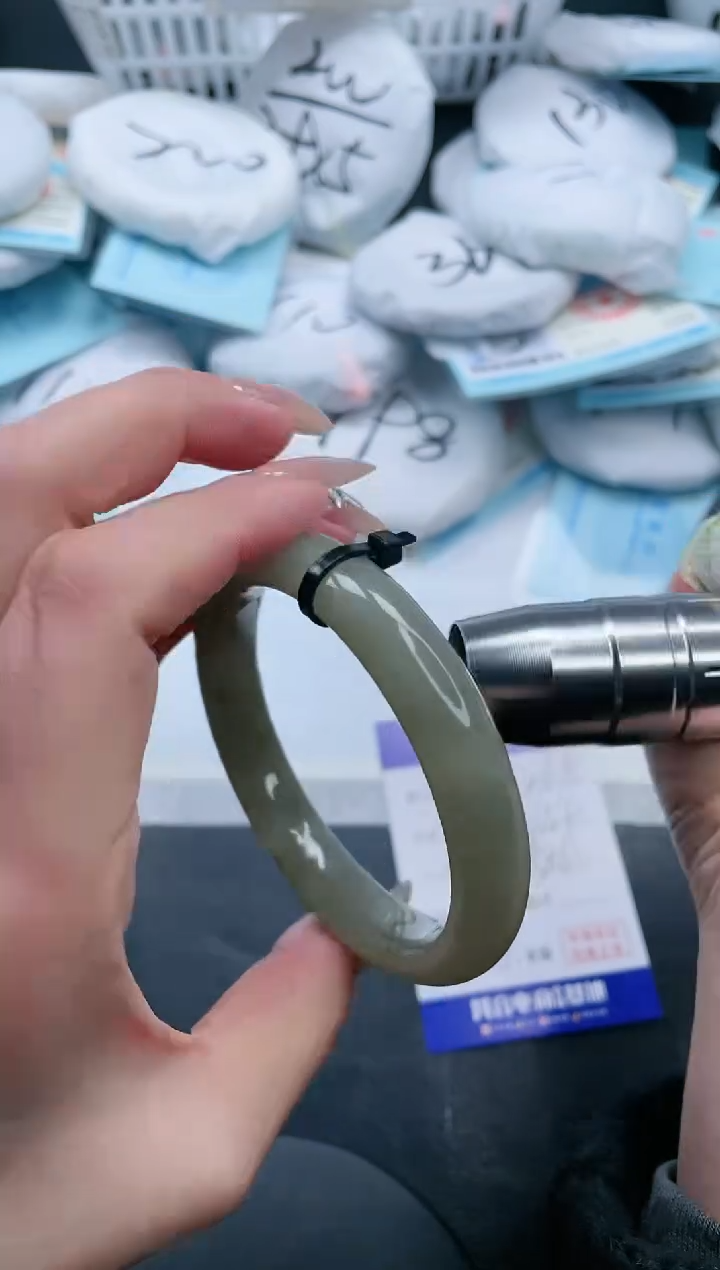 【闪购商品】和田玉手镯未镶嵌17V268-57