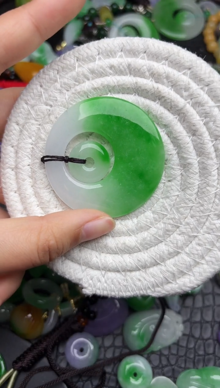 颈饰未镶嵌翡翠缅甸翡翠吊坠