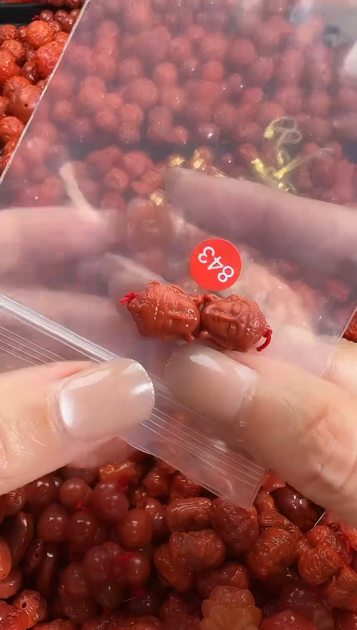 颈饰未镶嵌南红玛瑙1