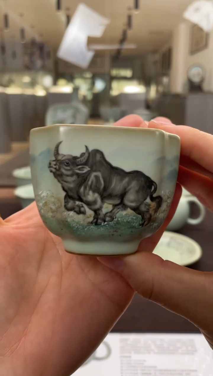 杯子瓷粉青 余秀华彩绘-一品杯（牛）