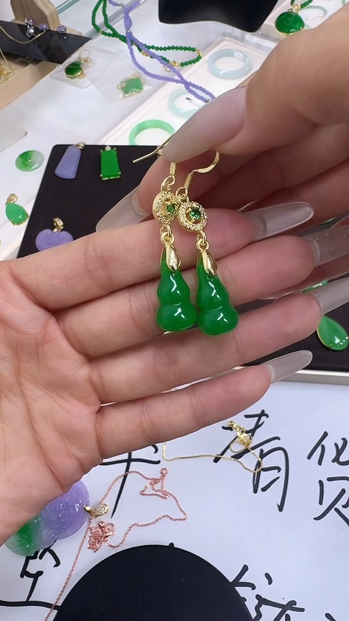 翡翠未镶嵌吊坠(赠链)葫芦耳坠