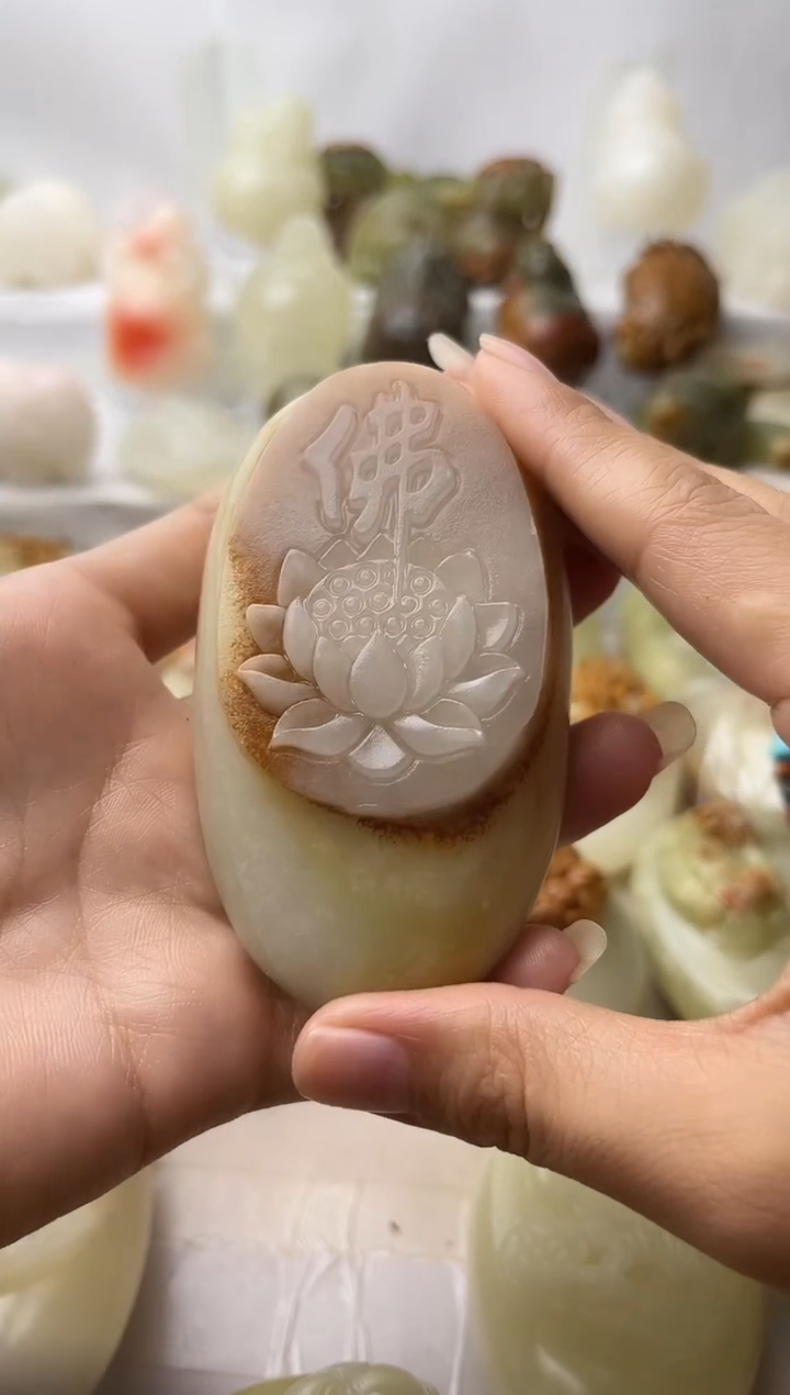 石材方解石手把件不退换佛莲花