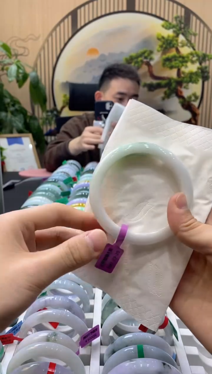 【闪购商品】翡翠手镯未镶嵌000011623