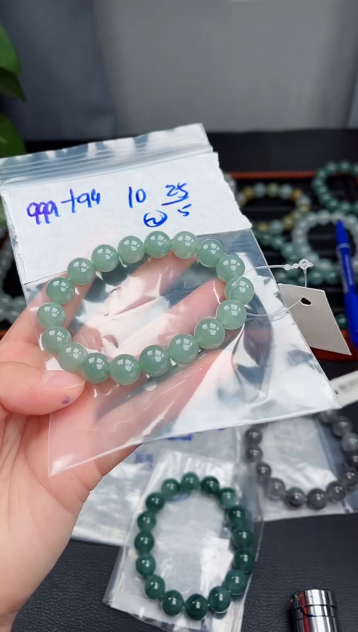 定制翡翠未镶嵌毛货需精细抛光，拍一发一