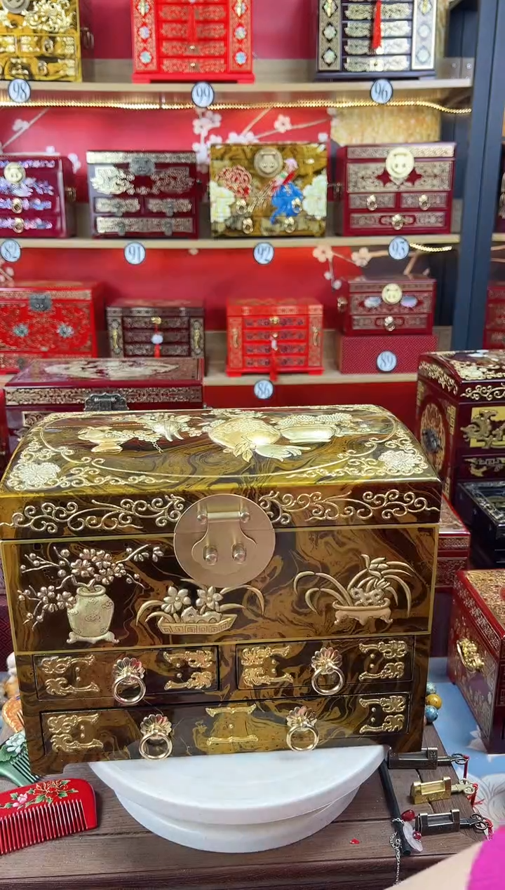 【闪购商品】30厘米四层三抽漂漆沥粉堆鼓铜扣平安