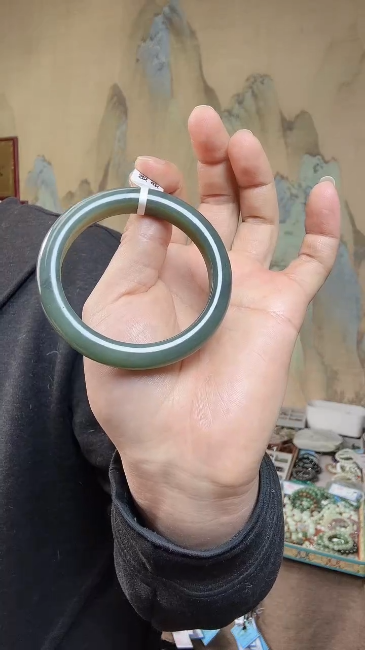 颈饰未镶嵌和田玉手镯59圈口