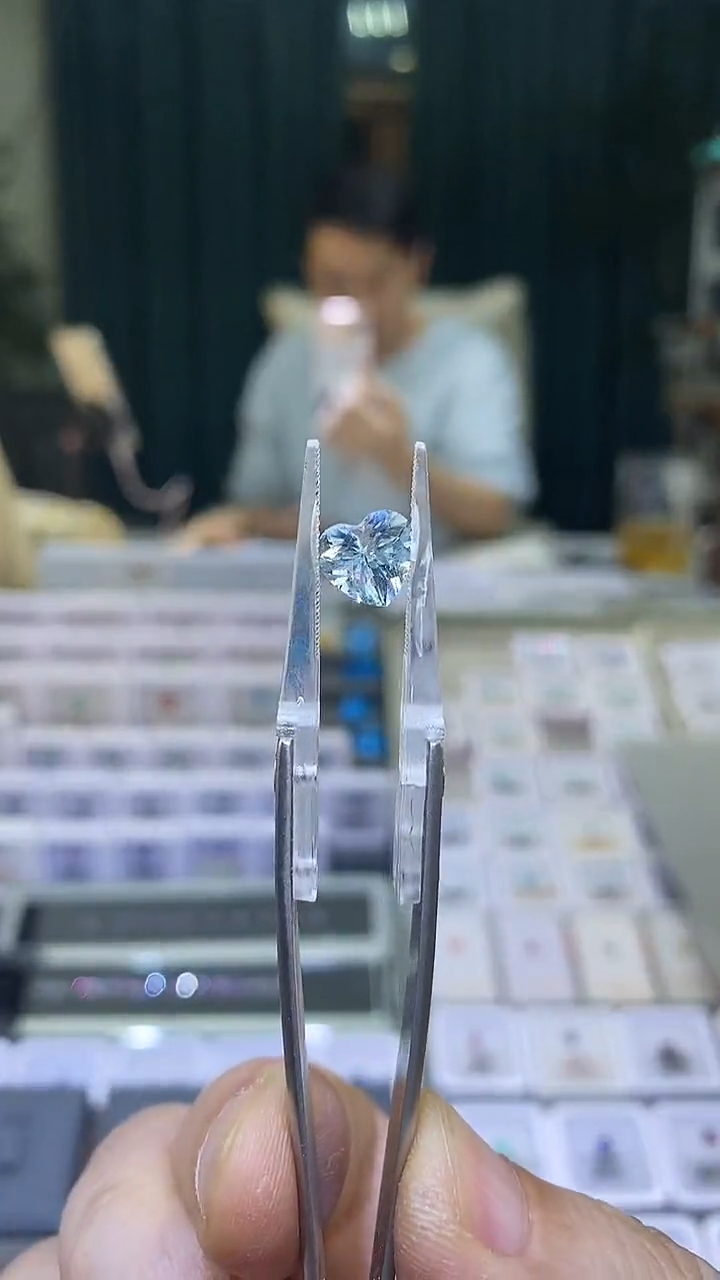 裸石海蓝宝石天然海蓝宝裸石1.95ct