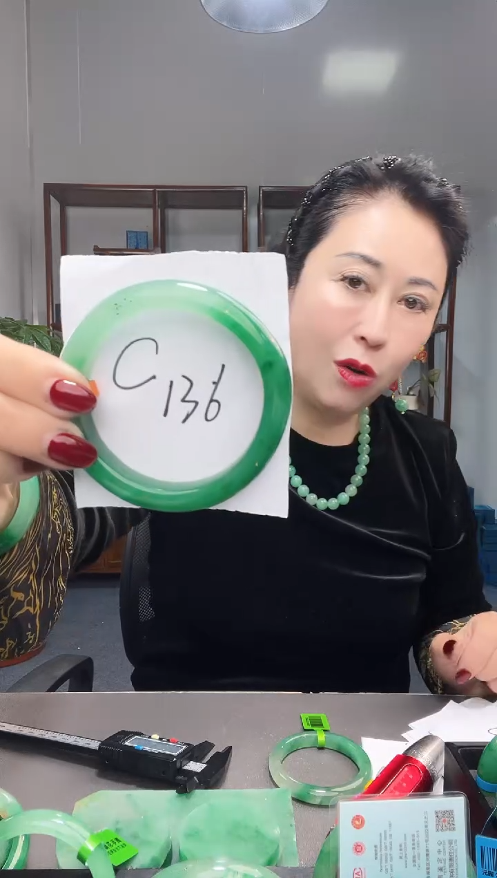 【闪购商品】石英质玉手镯未镶嵌非洲翠
