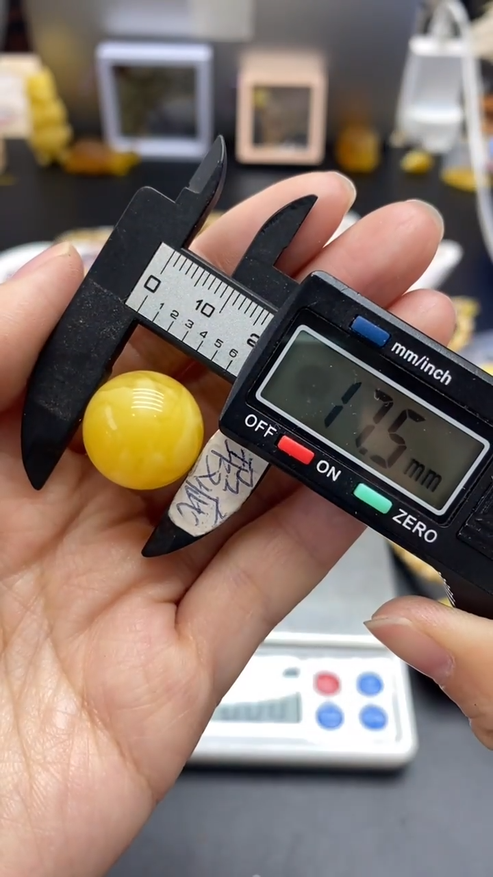 琥珀未镶嵌珠宝奇石75