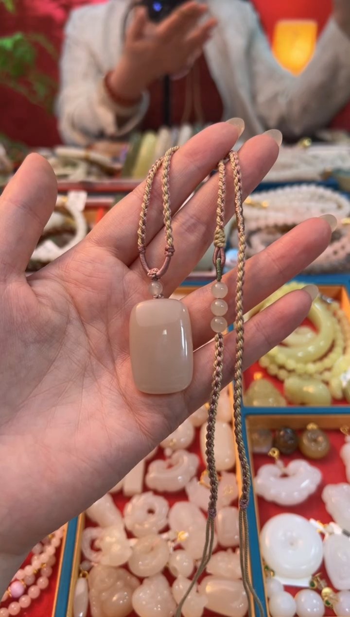 【闪购商品】和田玉吊坠未镶嵌天花板红藕粉无事牌33mm