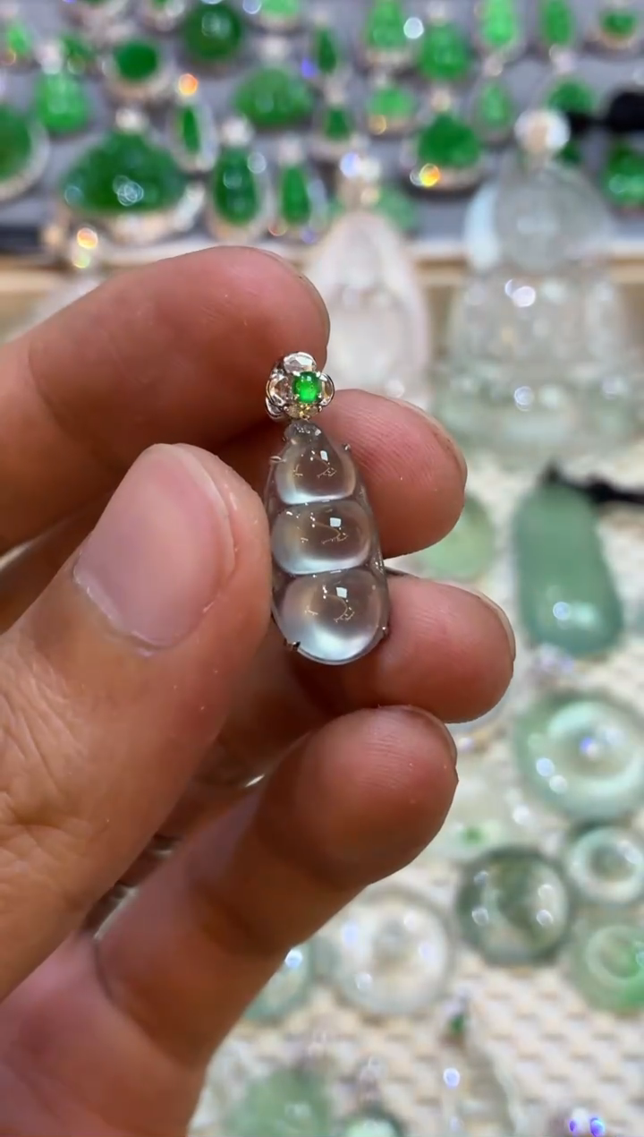 吊坠(不含链)18K金镶嵌翡翠开***天豆子