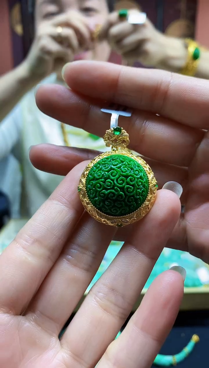 颈饰未镶嵌翡翠吊坠