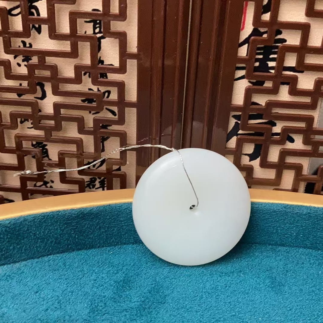 和田玉羊脂平安扣吊坠