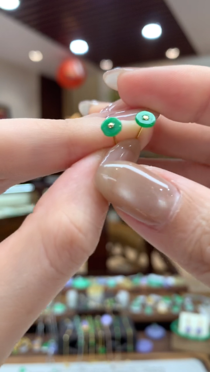 翡翠18K金镶嵌耳饰耳钉