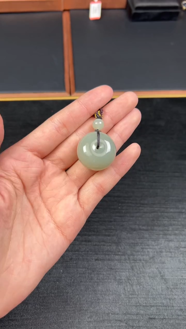 【闪购商品】和田玉颈饰未镶嵌且末微色差近矿