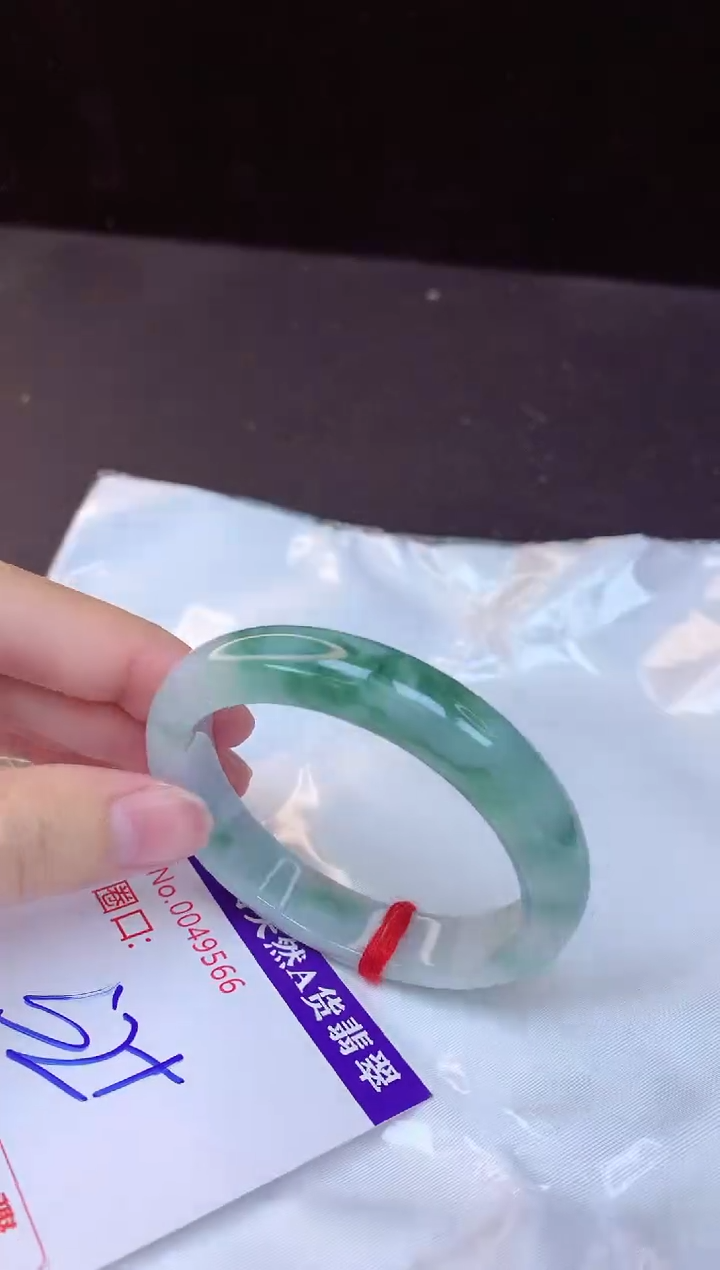 【闪购商品】翡翠手镯未镶嵌52+             