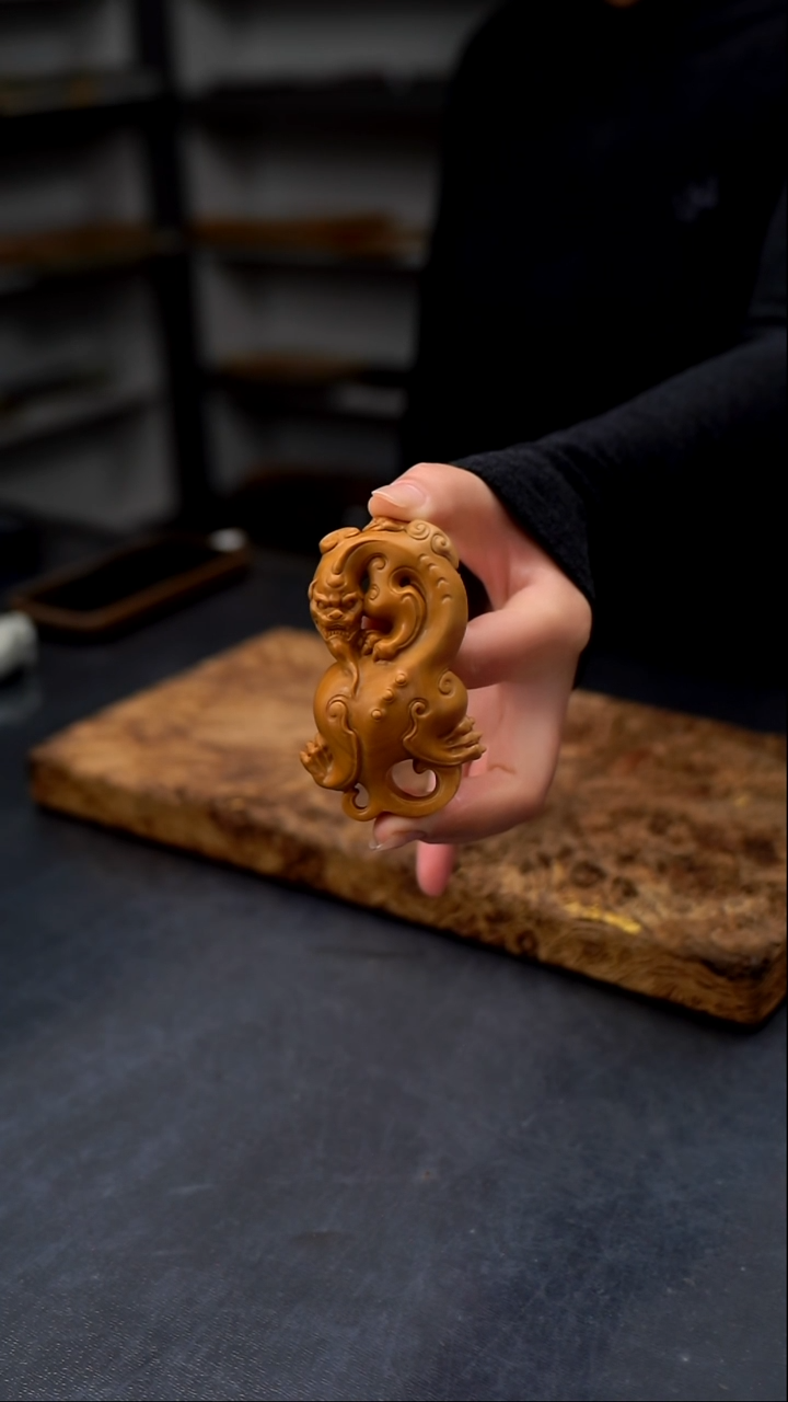 松花石金色螭龙盖置