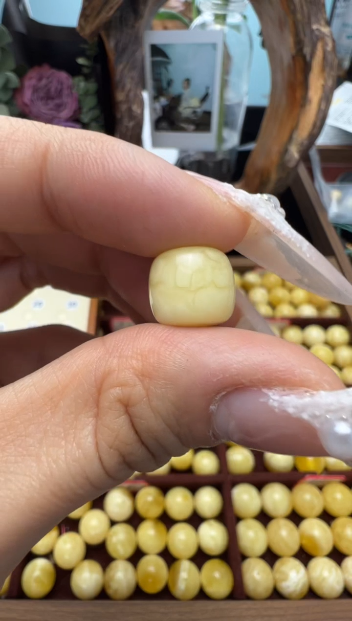 【闪购商品】蜜蜡裸石未镶嵌俄料微瑕11.4*10.4 0.912克