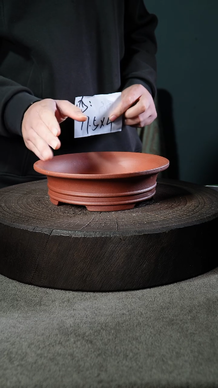 A宜兴紫砂小花盆