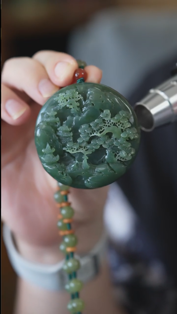 颈饰未镶嵌和田玉（碧玉）山水牌