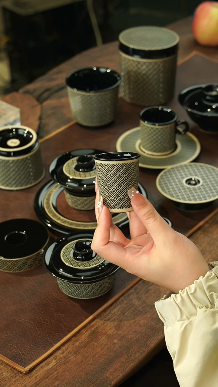 【闪购商品】瓷片李斌 玄色系列 回纹闻香杯