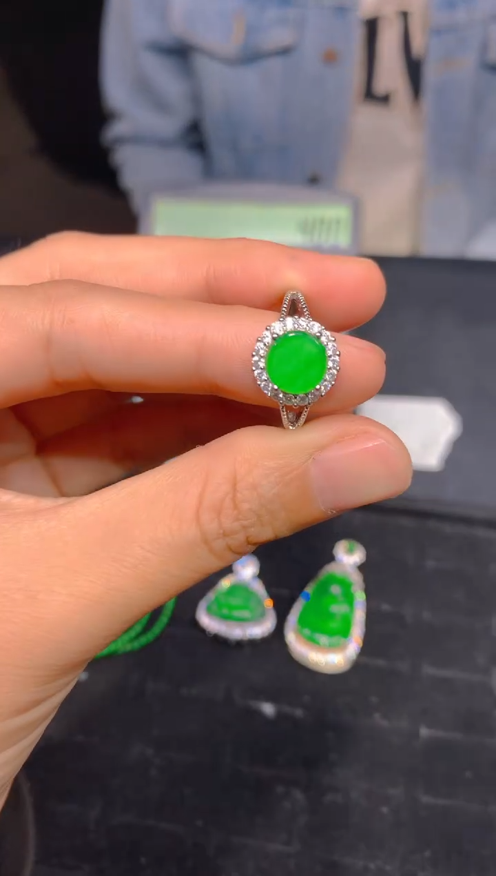 【闪购商品】定制翡翠未镶嵌99多样性发货（发其一）