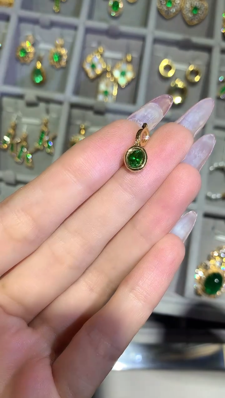 【闪购商品】石榴石（沙弗莱）吊坠（不含链）18K金镶嵌a211