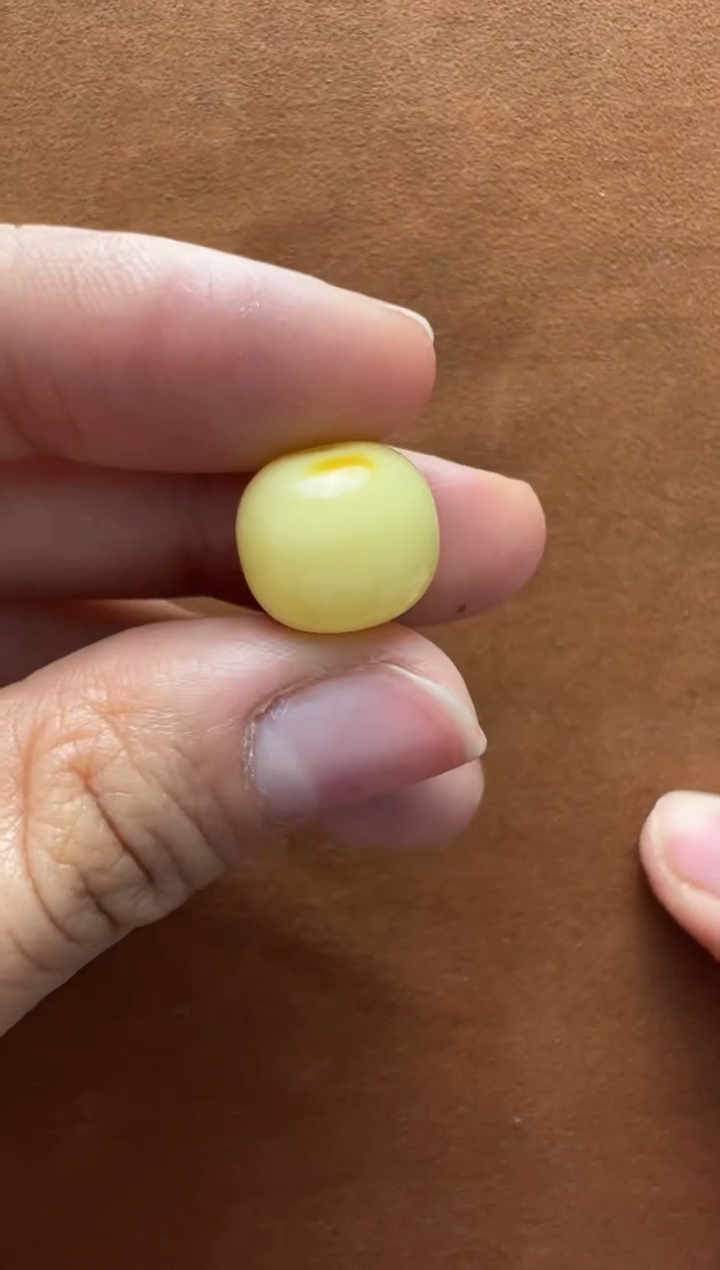 【闪购商品】蜜蜡裸石未镶嵌俄料微瑕12.9*11.4m1.19克