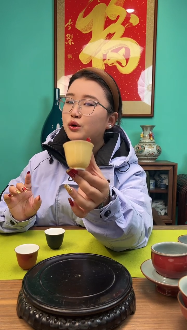 【闪购商品】杯黄色单色釉铃铛杯