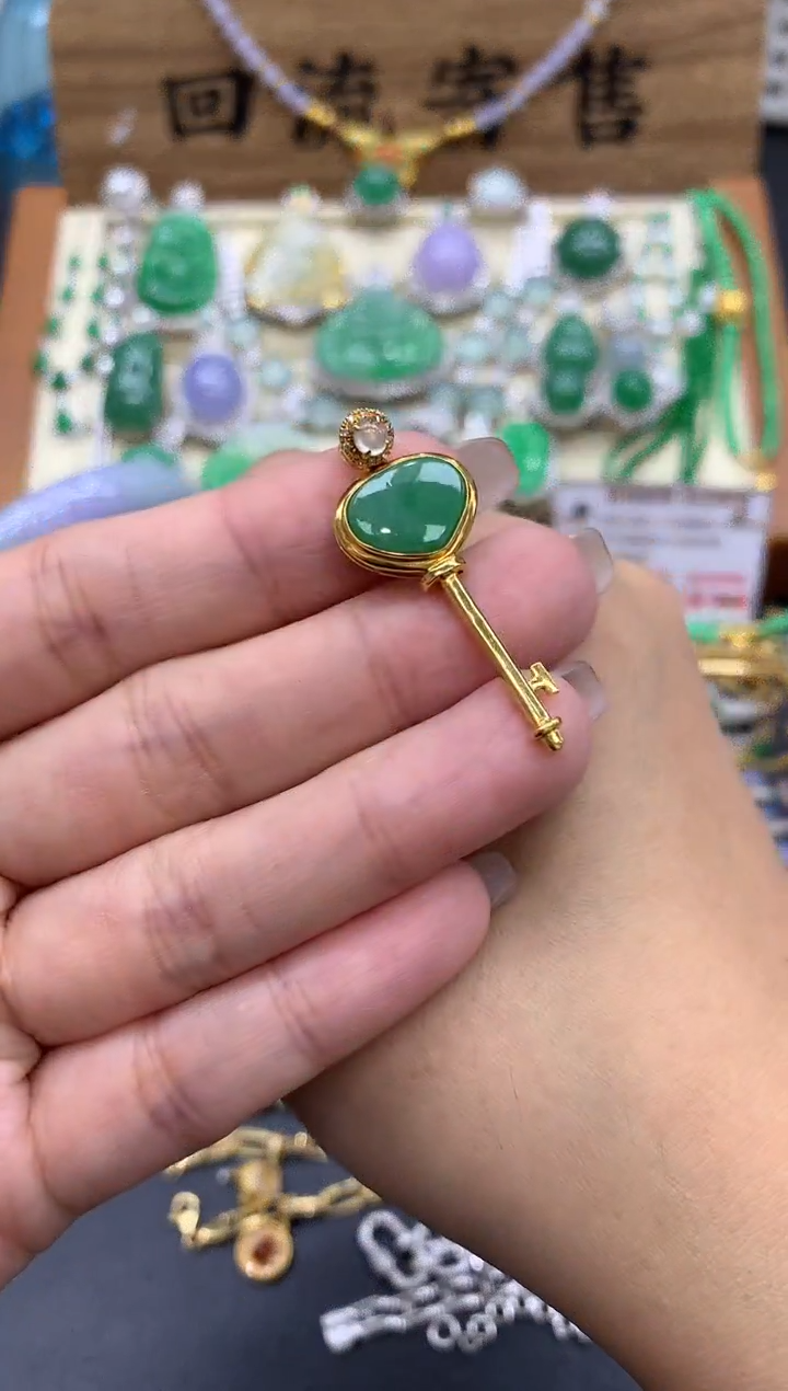 【闪购商品】翡翠颈饰18K金镶嵌320-中国好珍宝