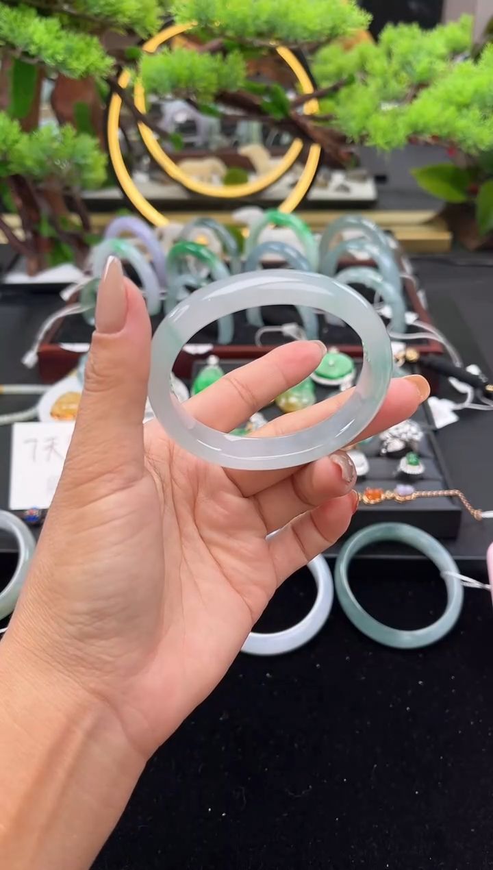 未镶嵌手镯翡翠手镯