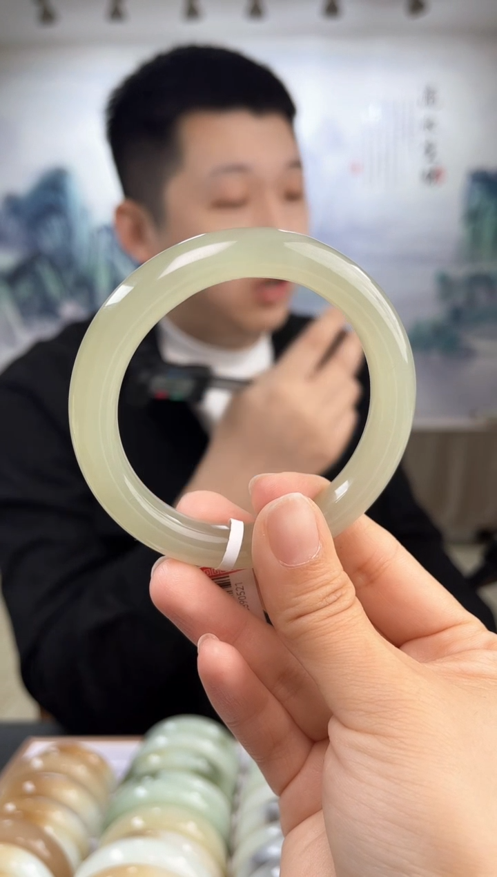 和田玉未镶嵌手镯55-60圈口仅一只