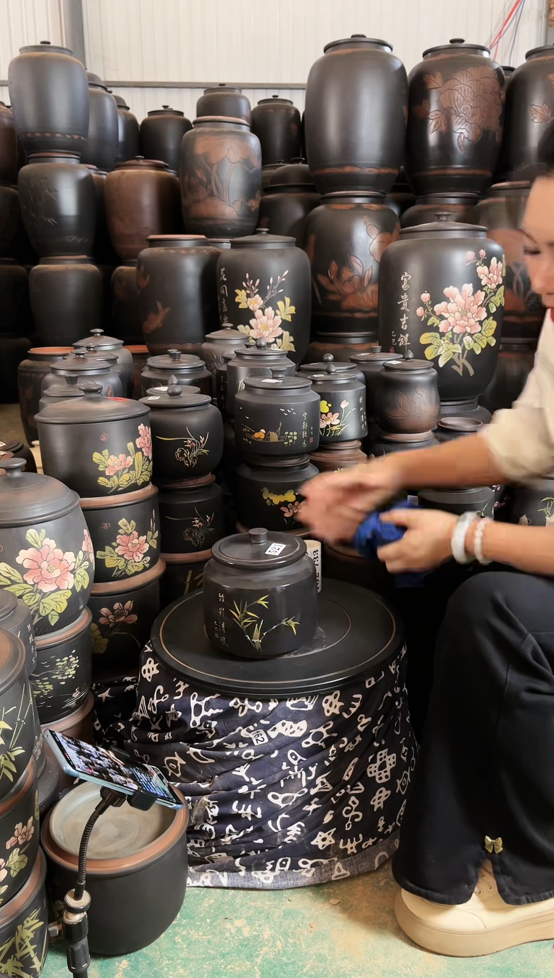 壶大大瑕疵茶叶罐 德钟彩填  521