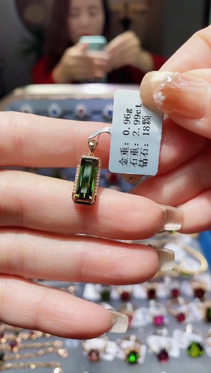 【闪购商品】碧玺颈饰18K金镶嵌1.47.