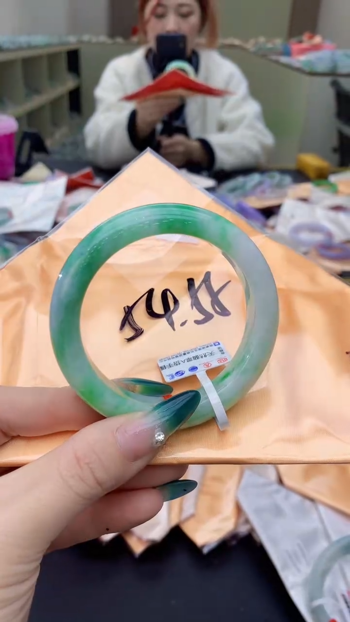 【闪购商品】翡翠手镯未镶嵌0145925697