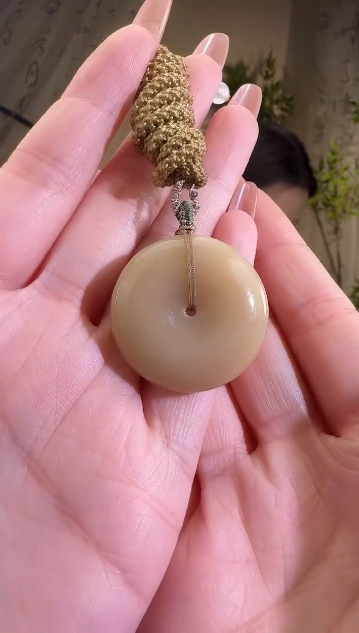 【闪购商品】和田玉颈饰未镶嵌平安扣