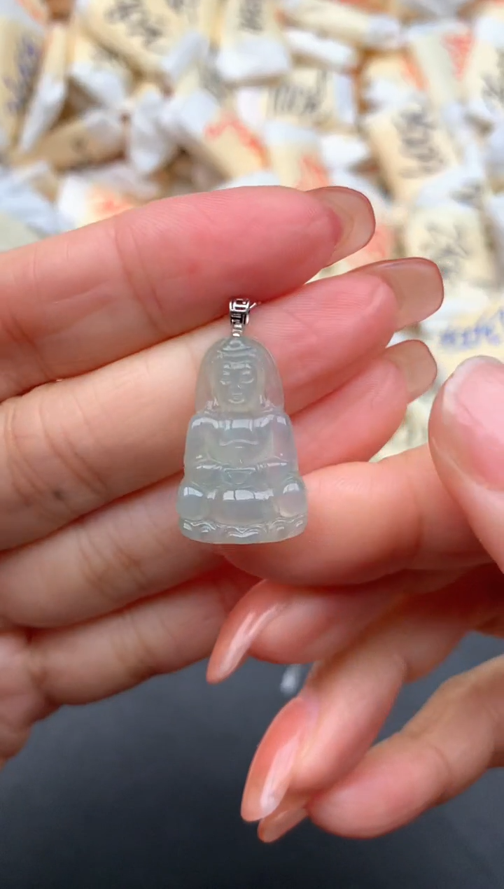 18K金镶嵌挂件翡翠一