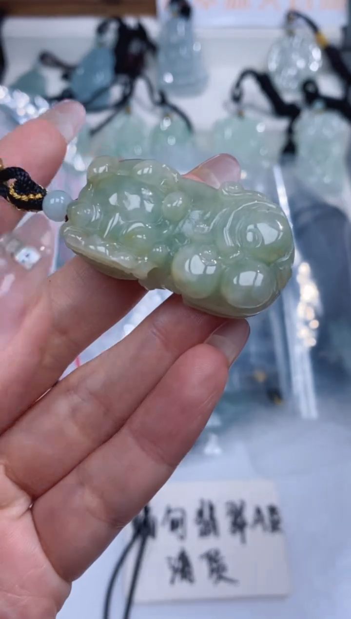 颈饰未镶嵌翡翠吊坠
