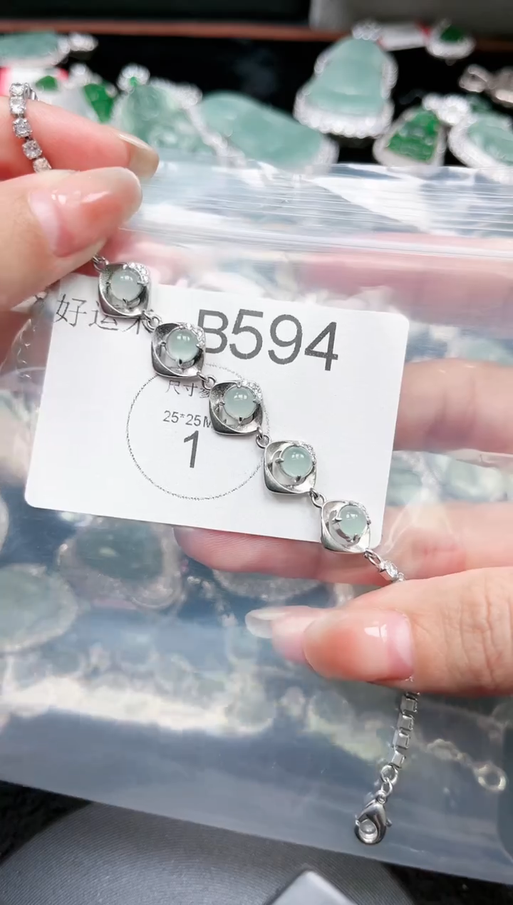 【闪购商品】翡翠颈饰未镶嵌594赠皮绳