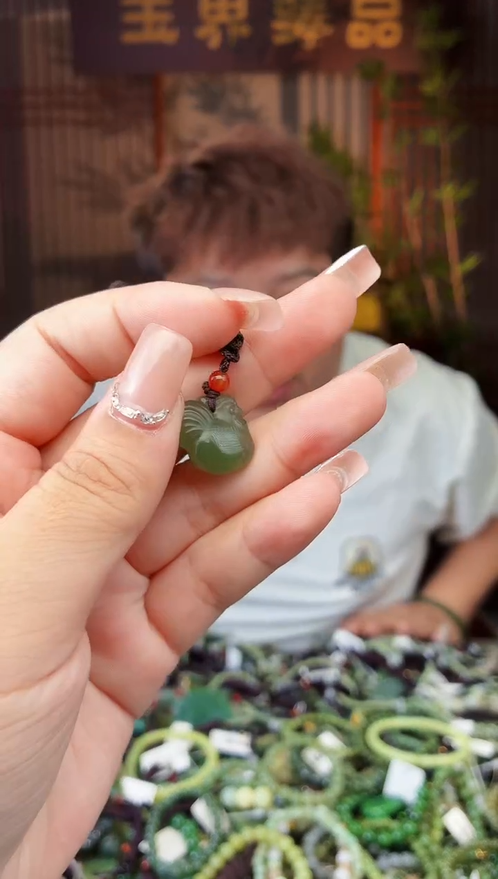 和田玉未镶嵌颈饰拍一发一