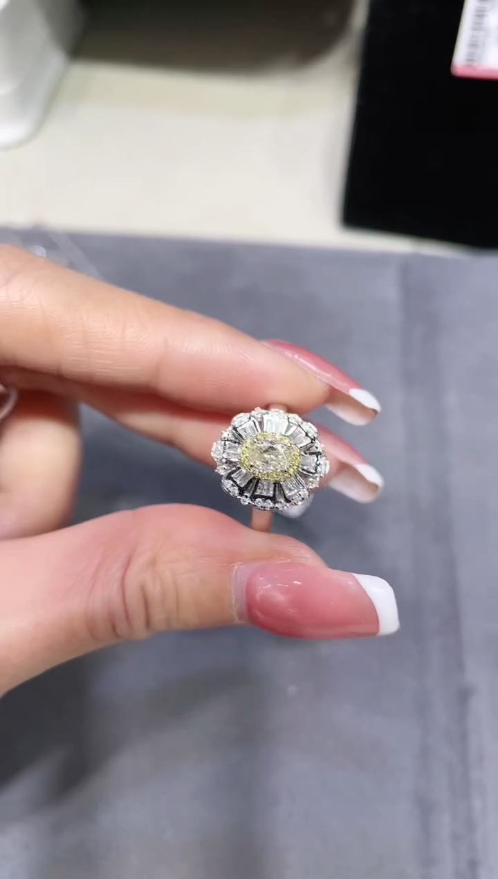 【闪购商品】钻石戒指18K金镶嵌·