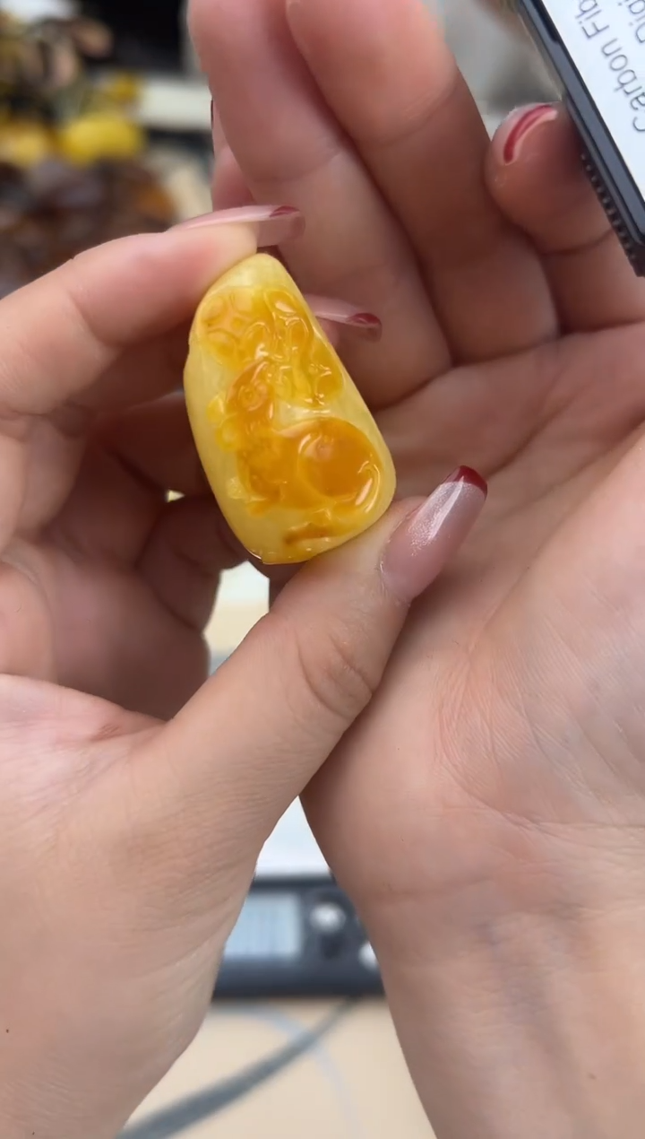 【闪购商品】琥珀裸石未镶嵌蜜蜡吊坠